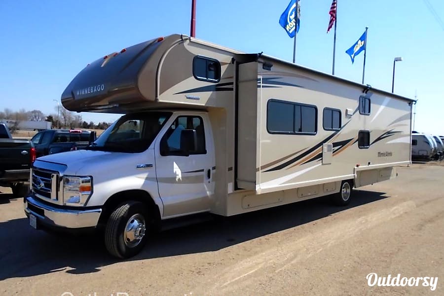 2018 Winnebago Minnie Winnie Motor Home Class C Rental in Clearwater, MN Outdoorsy