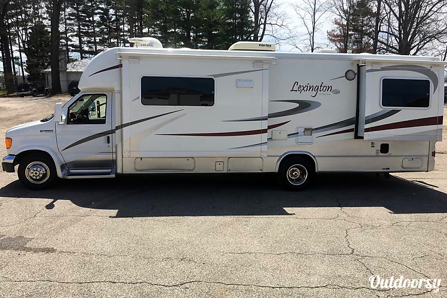 2006 Forest River Lexington Motor Home Class C Rental in Williamsburg