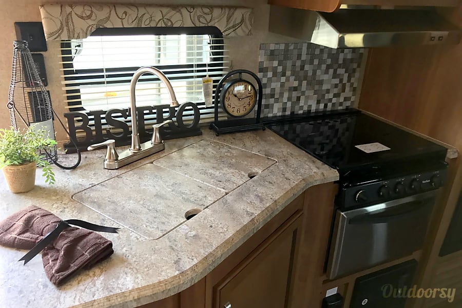 2018 Coachman Catalina Trailer Rental In Saratoga Springs