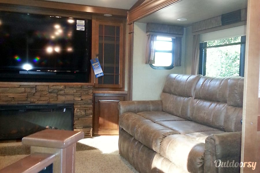 2018 Heartland Bighorn Fifth Wheel Al In Panama City Beach Fl 2018 Heartland Bighorn At The Beach Panama City Fl Front Living Room With