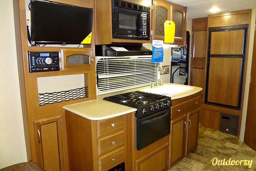 2020 Coachmen Freedom Express Trailer Rental in Paola, KS | Outdoorsy