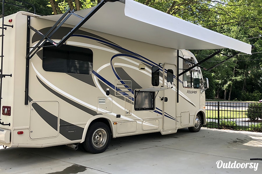 2015 Thor Motor Coach Vegas Motor Home Class A Rental In