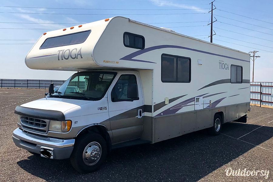 2001 Fleetwood Tioga Motor Home Class C Rental in Aurora, CO Outdoorsy