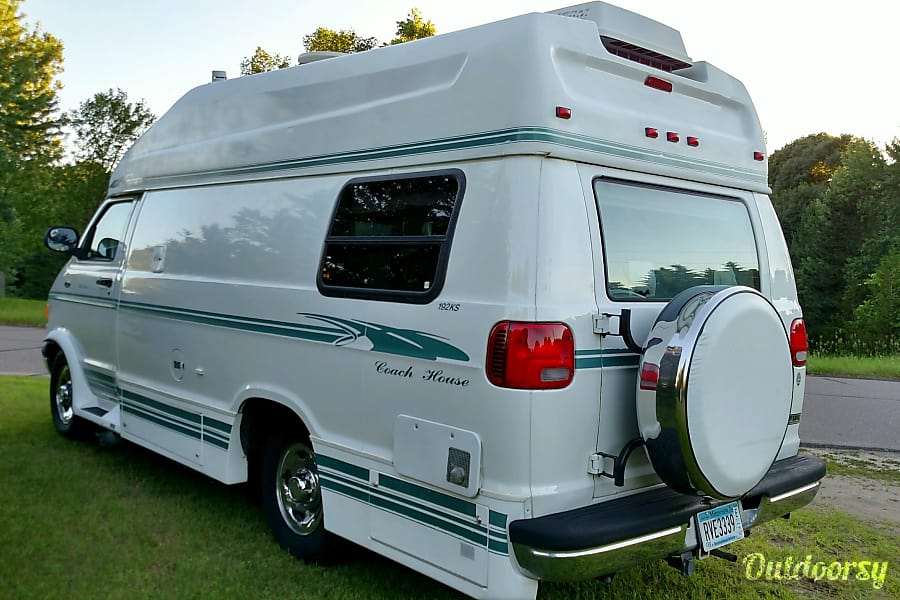 2000 Coach House M-192ks-Wb-Dge Motor Home Class B Rental in Cleveland