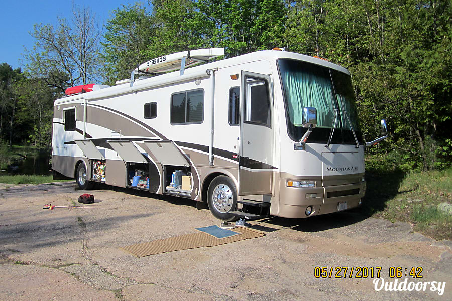 2000 Newmar Mountain Aire Motor Home Class A Rental in Oshkosh, WI