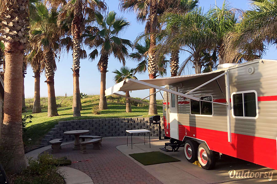 2017 Riverside Rv Retro Trailer Rental in Austin, TX Outdoorsy