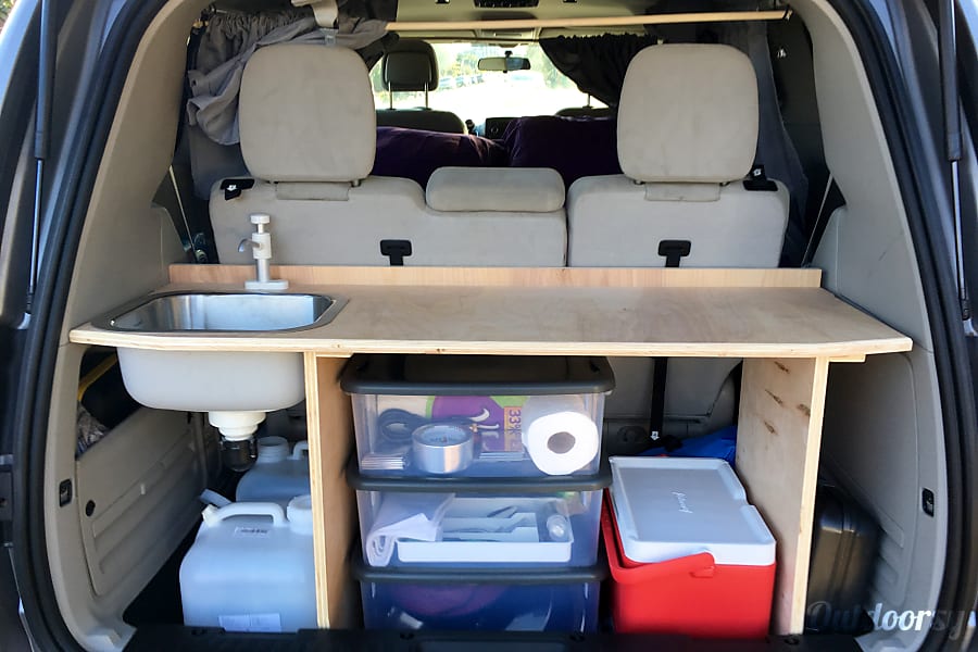 2010 Chrysler Town & Country Motor Home Camper Van Rental in Oakland