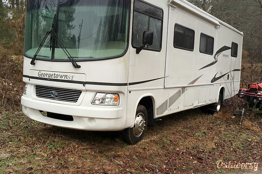 2005 Forest River SE 338S Motor Home Class A Rental in