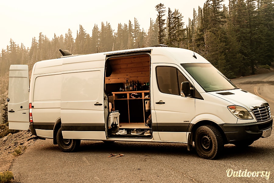 2007 Freightliner Sprinter Motor Home Camper Van Rental in Portland, OR Outdoorsy