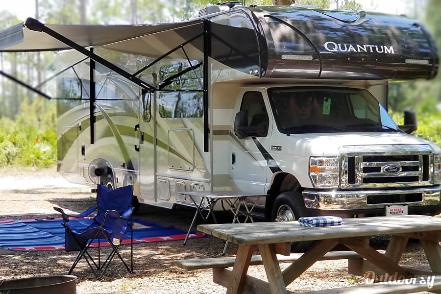 2019 Thor Motor Coach Quantum Motor Home Class C Rental In New