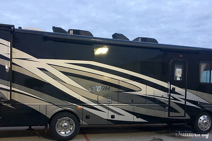 2018 Fleetwood Storm Motor Home Class A Rental In Jenks Ok
