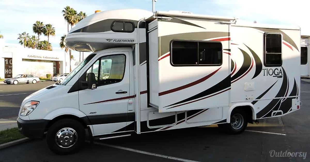 02013 Mercedes Sprinter Class C RV With Private Bedroom Cab Bed And Small Pull 02013 Mercedes Sprinter Class C RV With Private Bedroom Cab Bed And Small Pull