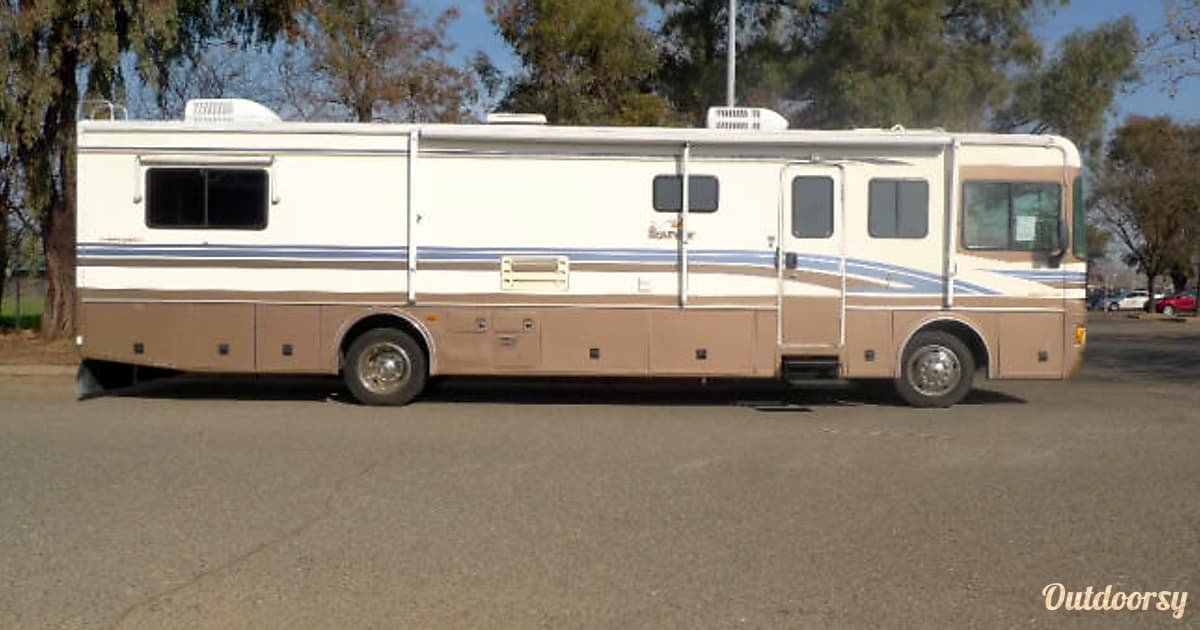 2000 Fleetwood Bounder Motor Home Class A Rental in Channelview, TX