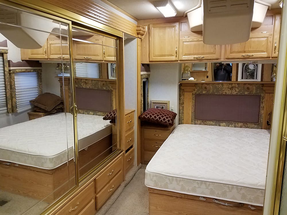 Photos 40ft Luxury Diesel Pusher RVSleeps 6 Outdoorsy