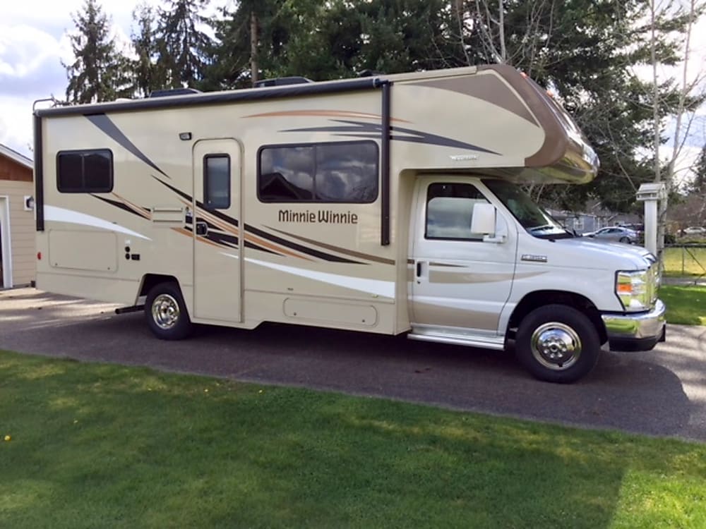 Photos 2016 minnie winnie 25b Outdoorsy