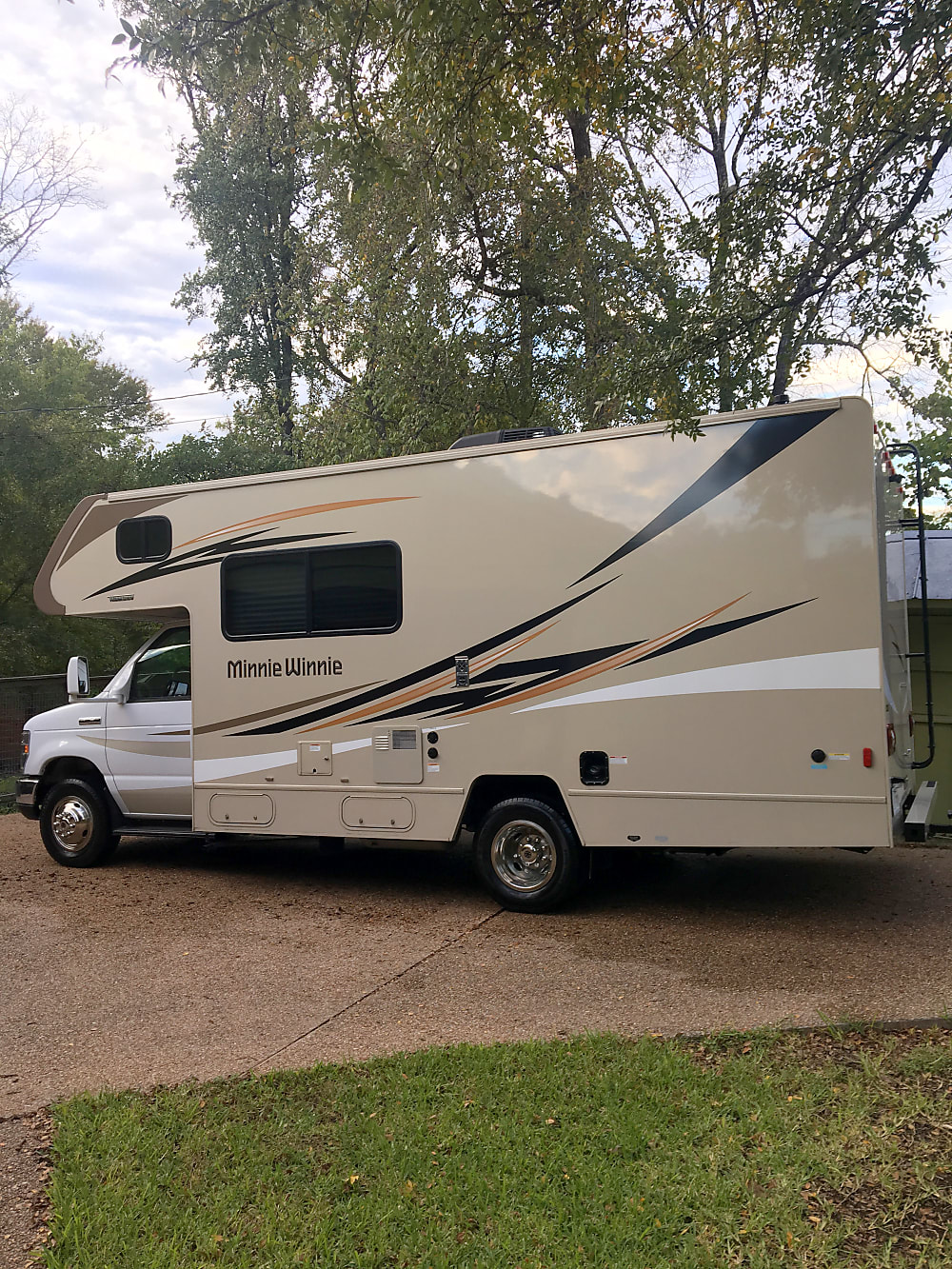 Photos 2017 Winnebago Minnie Winnie Outdoorsy