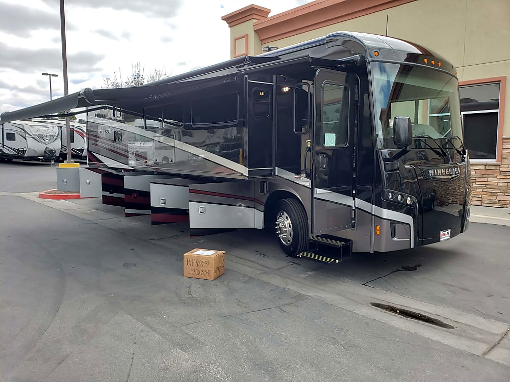 Photos Diesel Pusher 2018 Luxury Winnebago Forza 38W, Loaded, 2Full