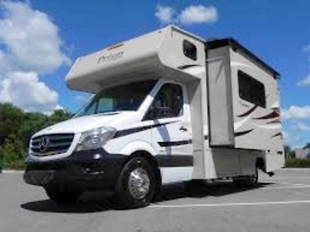 Photos Premium Mercedes Class C RV (24ft) Outdoorsy