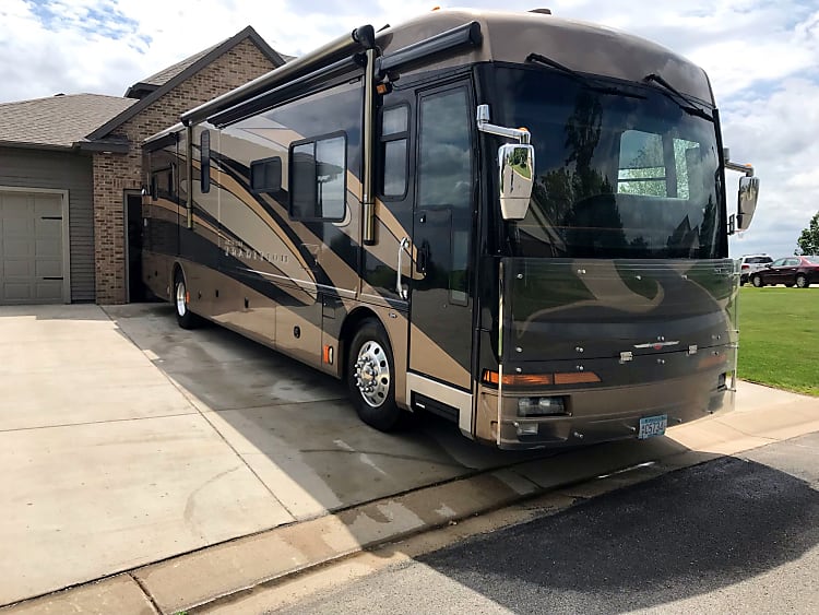 2006 American Coach 40ft. Luxury Coach Motor Home Class A Rental in