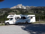 2010 Ford E450 Fourwinds Chateau available for rent in Aurora Colorado