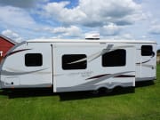 2014 Cruiser RV Viewfinder Signature VS-28BHSS available for rent in Edmonton Alberta