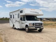 2015 Thor Motor Coach Four Winds Majestic available for rent in Peoria Arizona