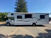 2015 Winnebago Minnie Winnie available for rent in Riverside California