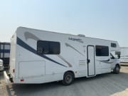 2012 Four Winds Majestic  by Thor Motor Coach for rent in T4A 3N7