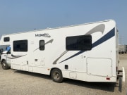 2012 Thor Motor Coach Four Winds Majestic available for rent in Calgary Alberta