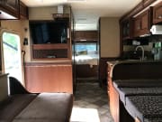 2015 Freedom Elite  by Thor Motor Coach for rent in 56401