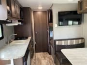 2018 Zinger  by Crossroads for rent in 45402