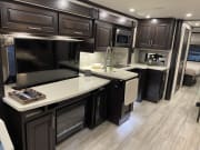 2020 Dynamax Corp Dx3 Class C for rent in Aubrey Texas