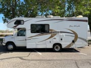 2013 Thor Four Winds Class C for rent in Sacramento California