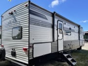 2022 2850BHS  by Dutchman Aspen Trail for rent in 73044