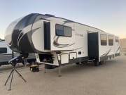 2017 Keystone RV Sprinter Fifth Wheel for rent in Palmdale California