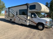 2018 Four Winds  by Thor Motor Coach for rent in 53051