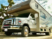 2017 Winnebago Minnie Winnie Class C for rent in Yucca Valley California