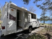 2001 Kodiak Kodiak Motorhome available for rent in Reno Nevada