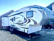2012 Keystone Cougar Fifth Wheel for rent in New Market Alabama