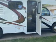2023 22E MC  by Ford F350 for rent in 40291