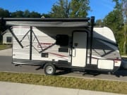 2020 Lantern 17FQ  by Coleman for rent in 46845