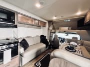 2022 Winnebago Minnie Winnie Class C for rent in Willowbrook Illinois