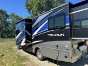 2021 Thor Tiburon available for rent in Pendleton Indiana