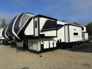 2025 Keystone Alpine Fifth Wheel for rent in Myrtle Beach South Carolina