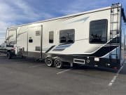 2021 Carbon  by Keystone for rent in 95337