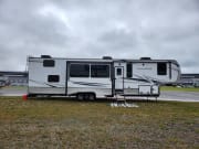 2023 Keystone RV Avalanche available for rent in Weatherford Texas