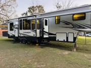 2018 Keystone RV Carbon Toy Hauler Fifth Wheel for rent in Porter Texas