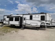 2025 Keystone Sprinter Wide Body Fifth Wheel for rent in Georgetown Texas