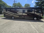 2015 Fleetwood 35E Class A for rent in Columbus Ohio