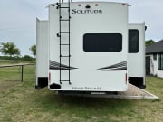 2022 Grand Design Solitude Fifth Wheel for rent in Waxahachie Texas